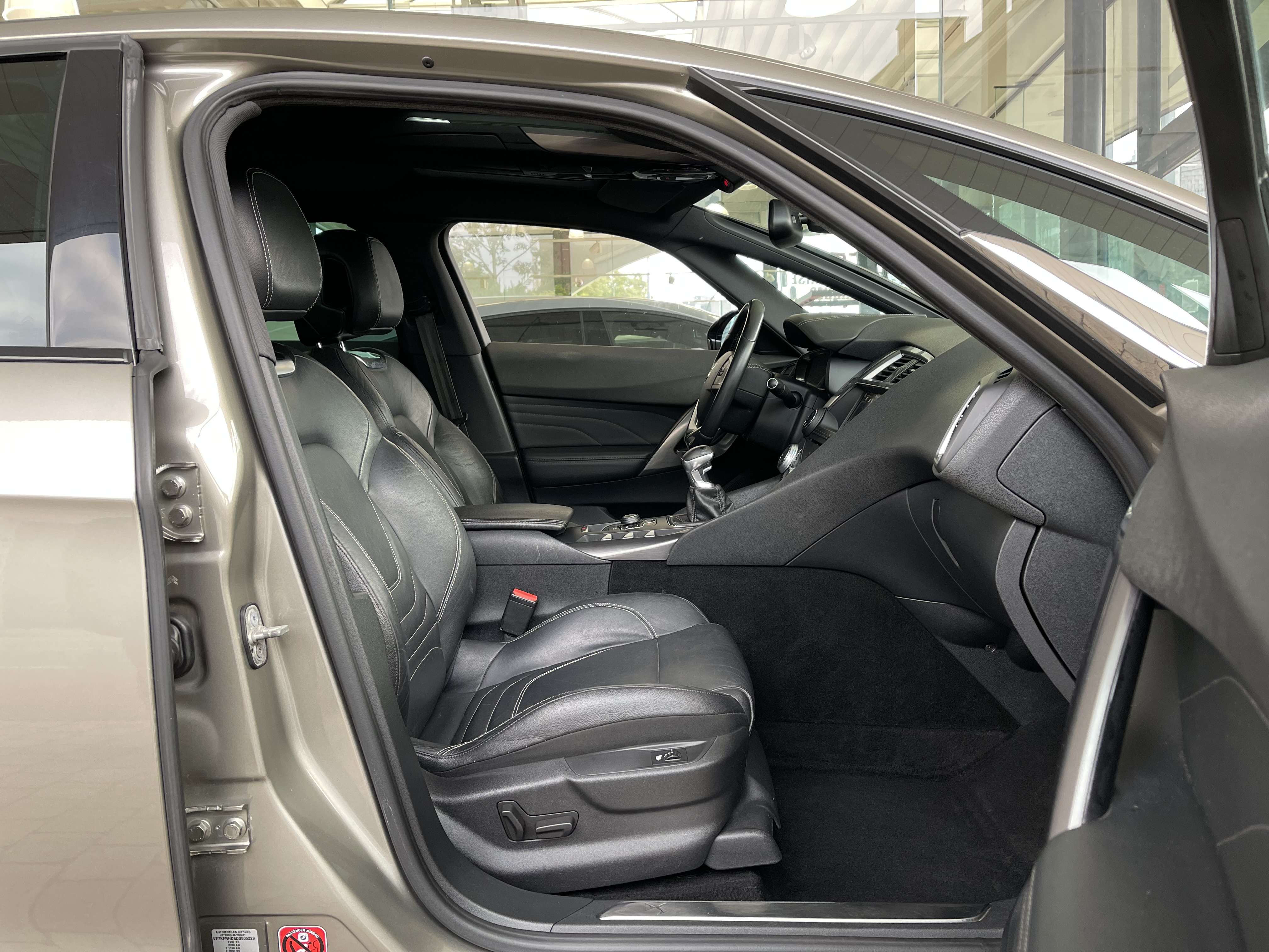 Citroen DS5 2.0 HDi CAMERA-TOIT PANO-CUIR ELEC-GPS-JA17-GAR1AN