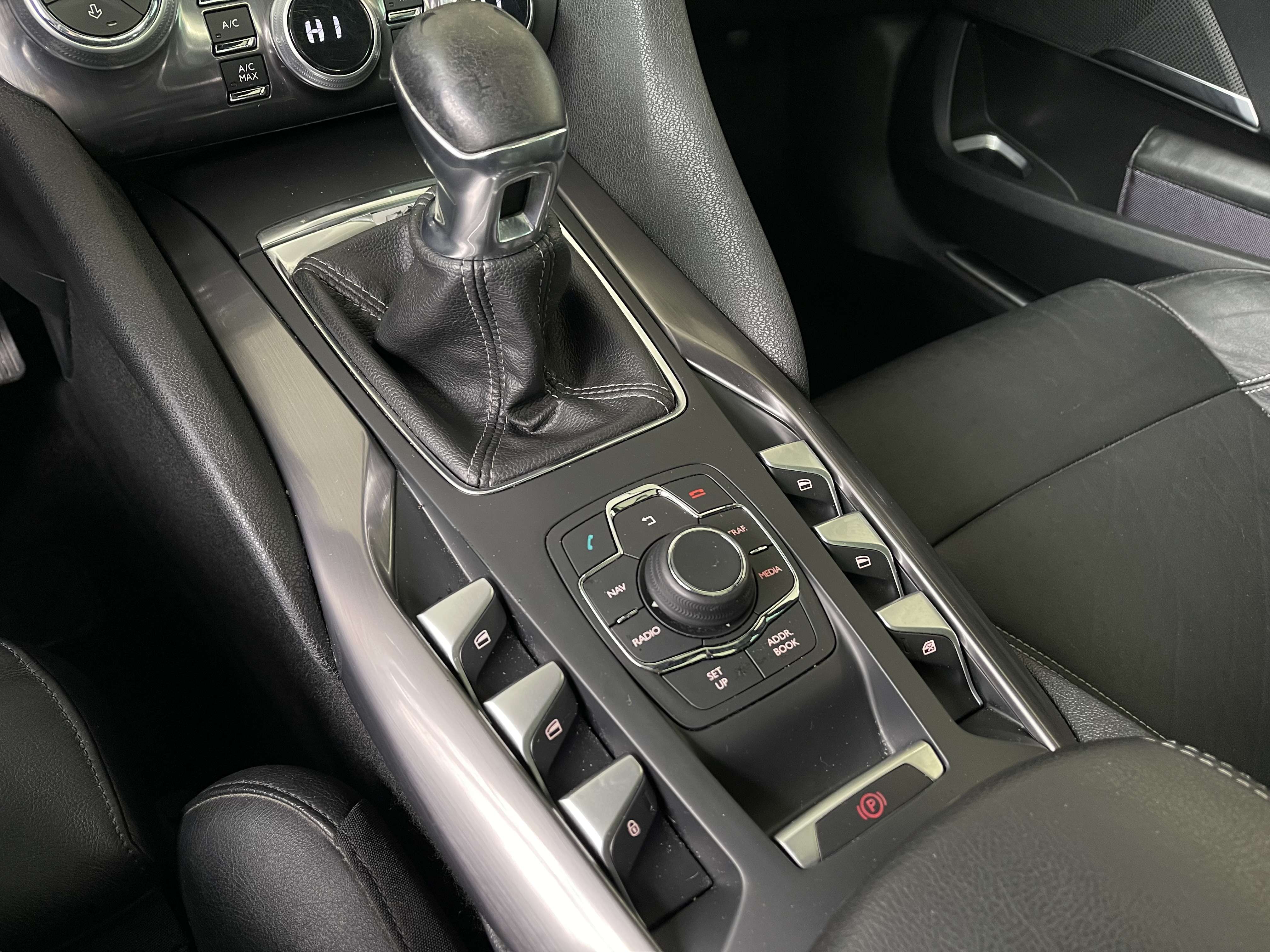 Citroen DS5 2.0 HDi CAMERA-TOIT PANO-CUIR ELEC-GPS-JA17-GAR1AN