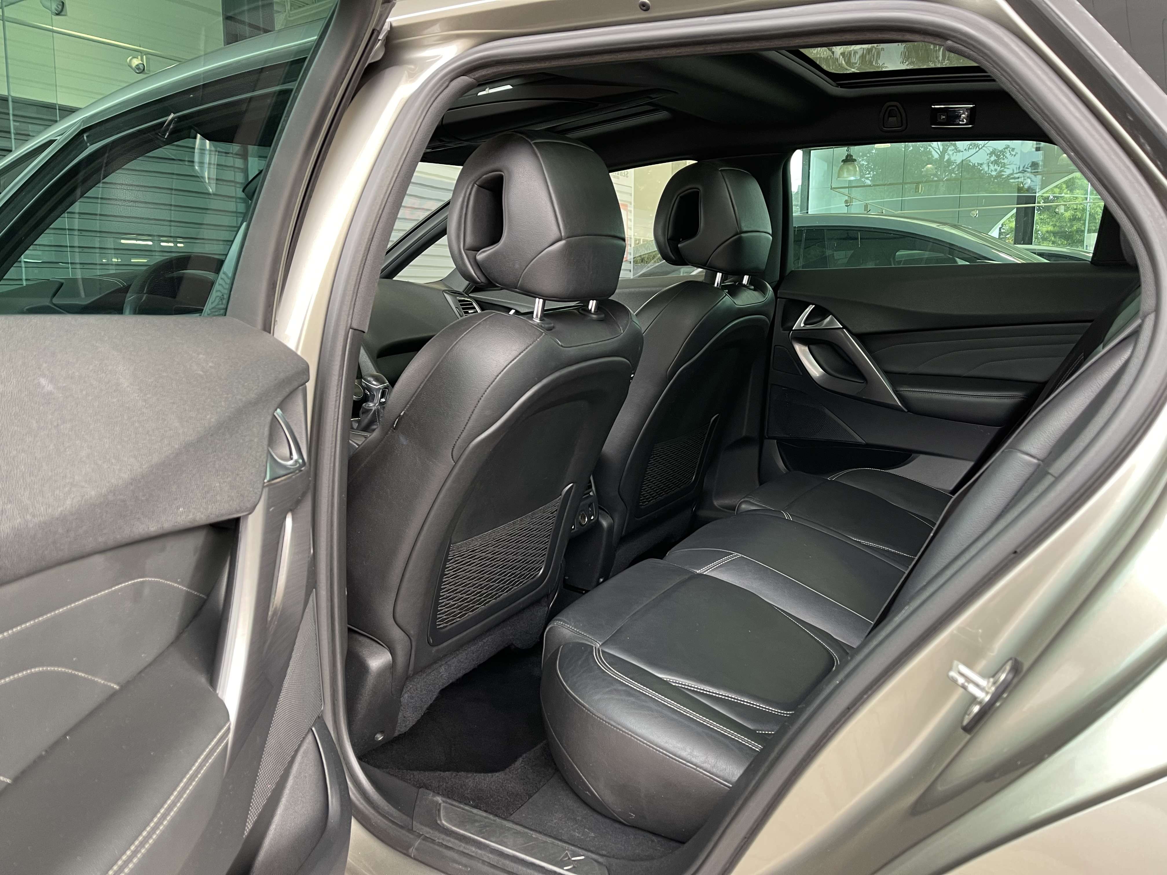 Citroen DS5 2.0 HDi CAMERA-TOIT PANO-CUIR ELEC-GPS-JA17-GAR1AN
