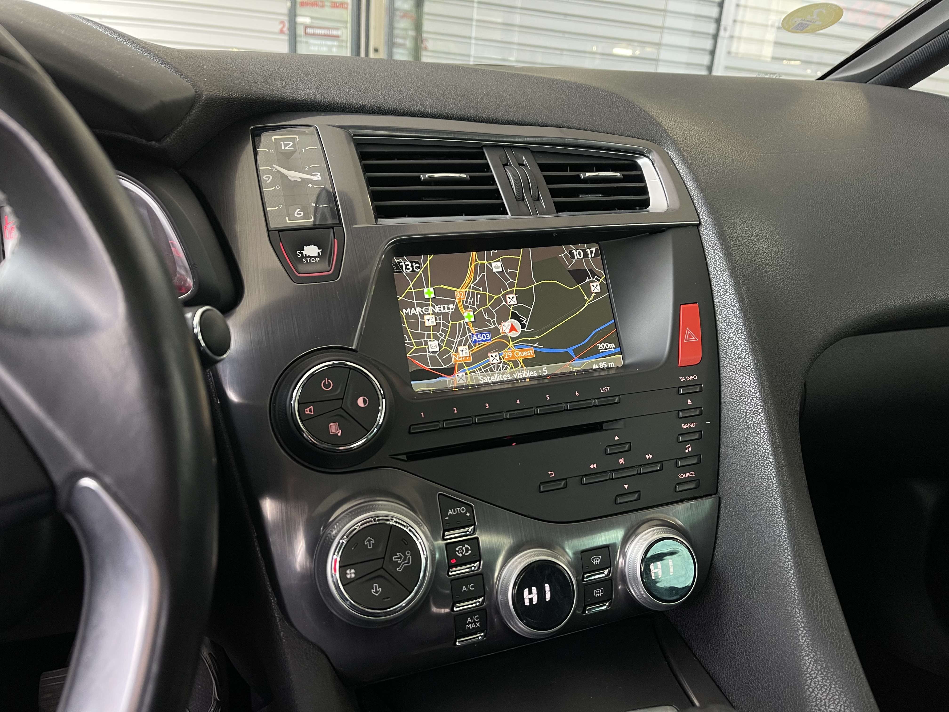 Citroen DS5 2.0 HDi CAMERA-TOIT PANO-CUIR ELEC-GPS-JA17-GAR1AN
