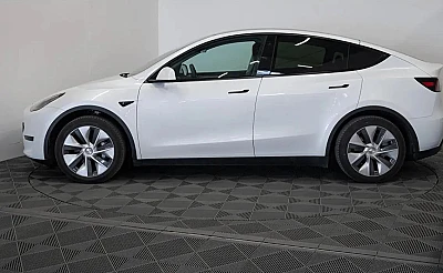 Tesla Model Y Tesla Model Y RWD