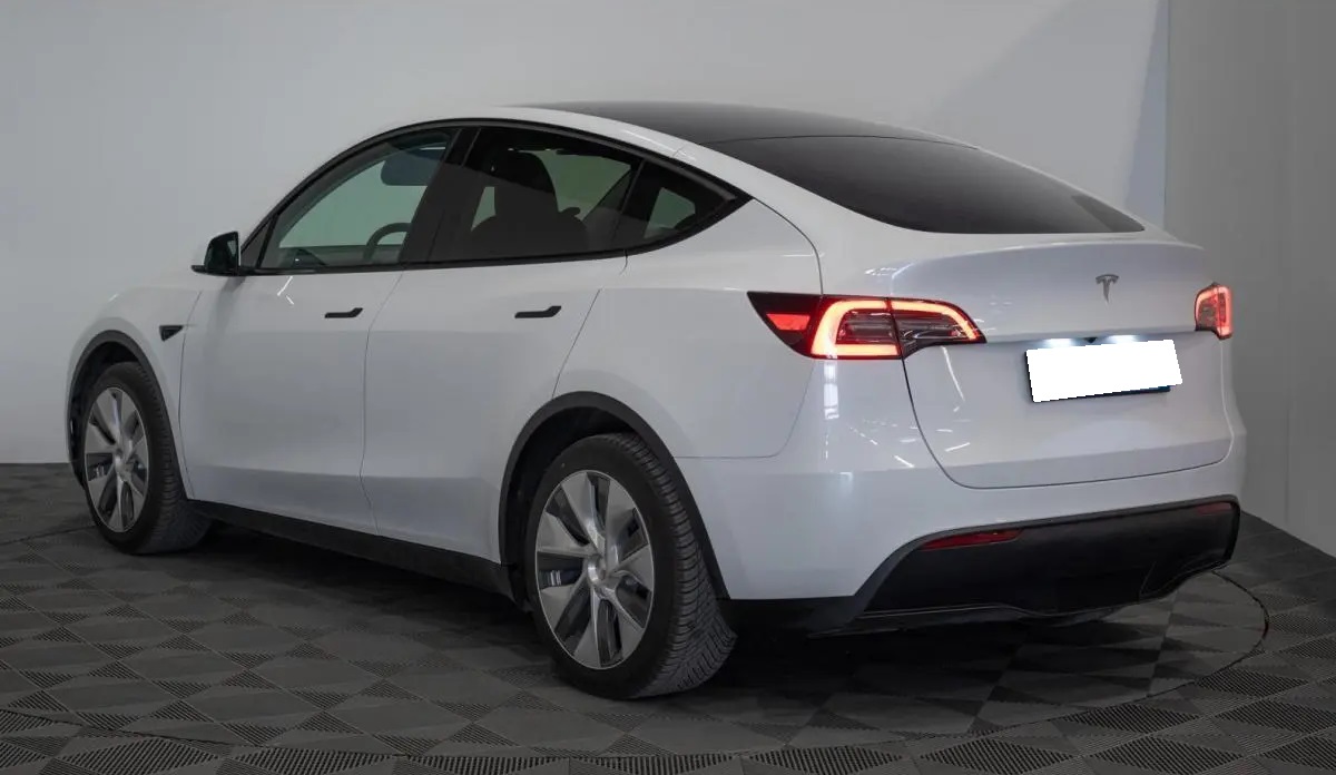 Tesla Model Y Tesla Model Y RWD