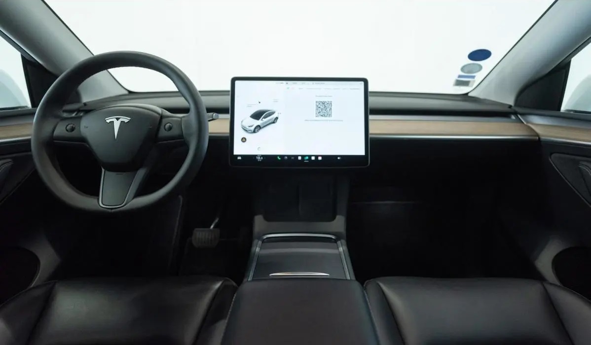 Tesla Model Y Tesla Model Y RWD