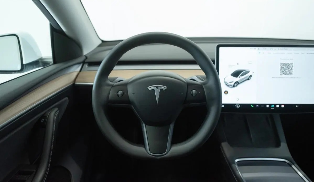 Tesla Model Y Tesla Model Y RWD