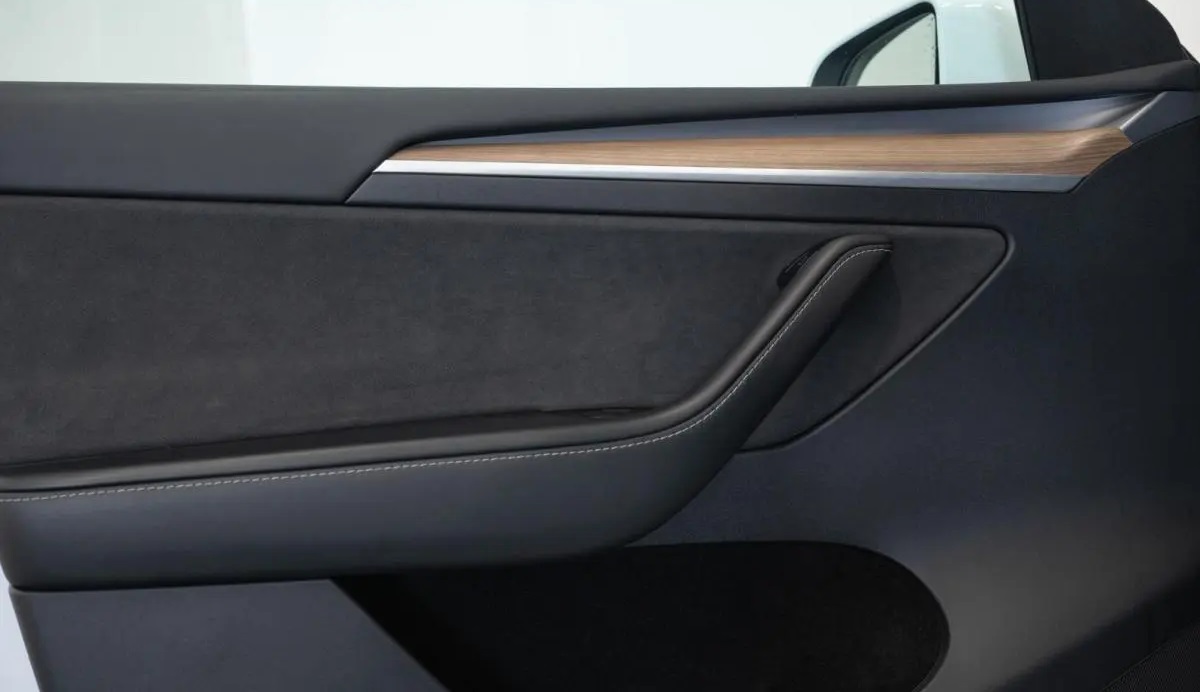 Tesla Model Y Tesla Model Y RWD