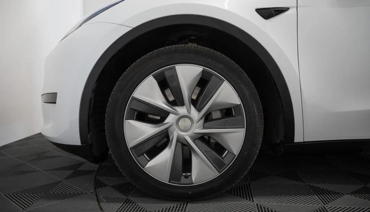 Tesla Model Y Tesla Model Y RWD