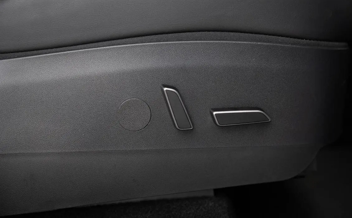Tesla Model Y Tesla Model Y RWD