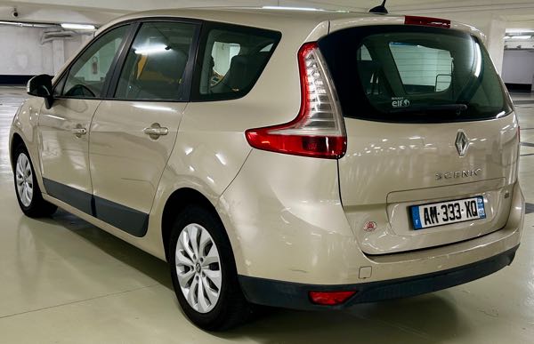 Renault Grand Scenic III 1.5 DCI 105 CARMINAT TOMTOM 7PL