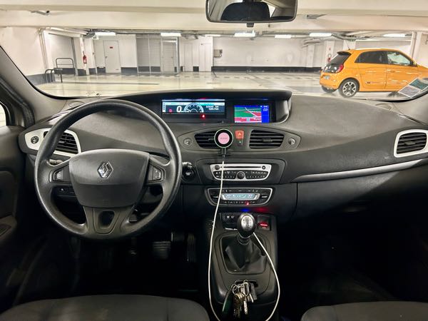 Renault Grand Scenic III 1.5 DCI 105 CARMINAT TOMTOM 7PL