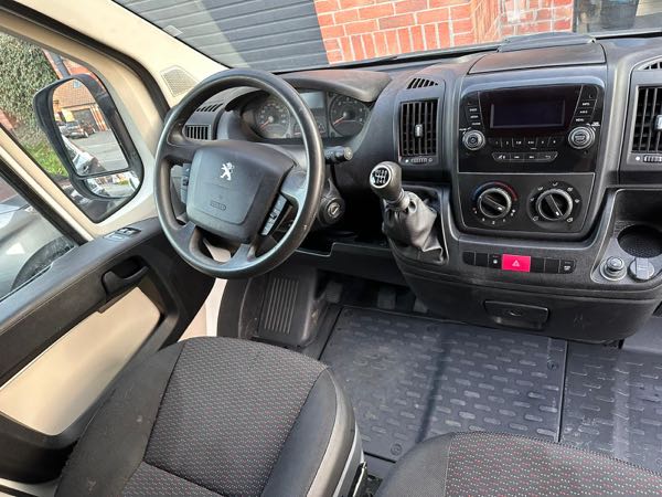 Peugeot Boxer II 2.2 HDI 110 CONFORT 330 L2H2