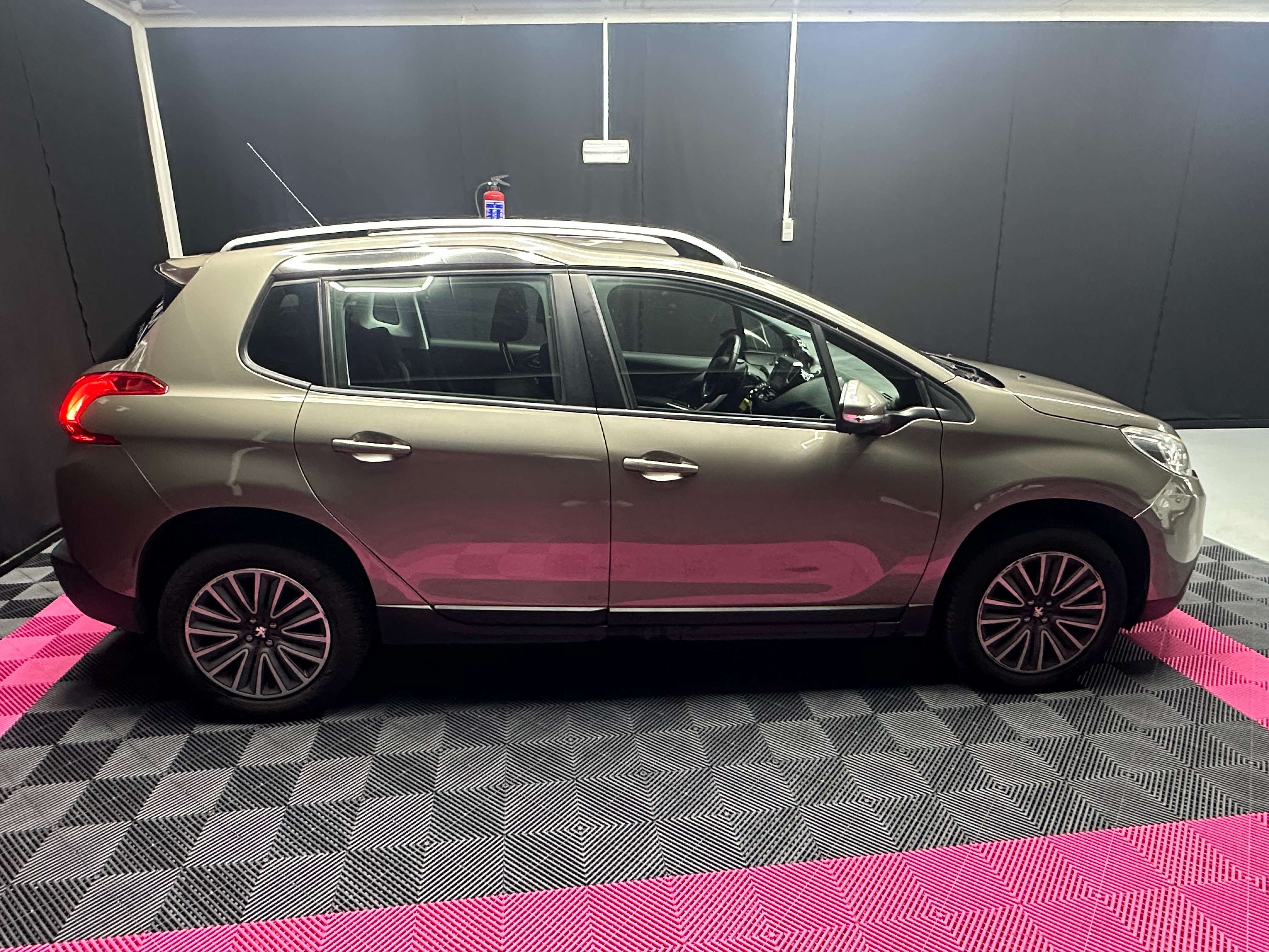 Peugeot 2008 Courroie changée/entretient/ Garantie 12 Mois