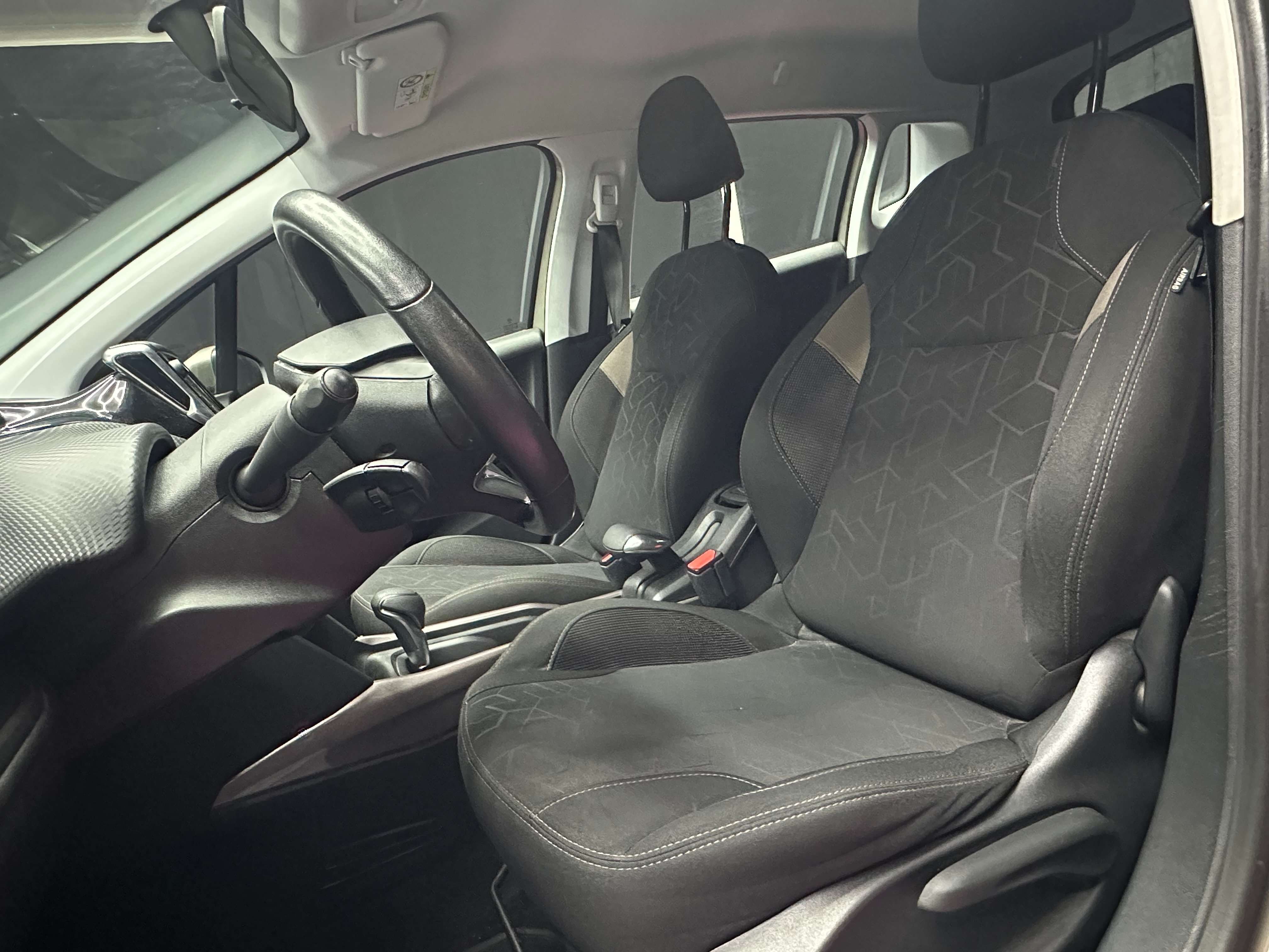 Peugeot 2008 Courroie changée/entretient/ Garantie 12 Mois