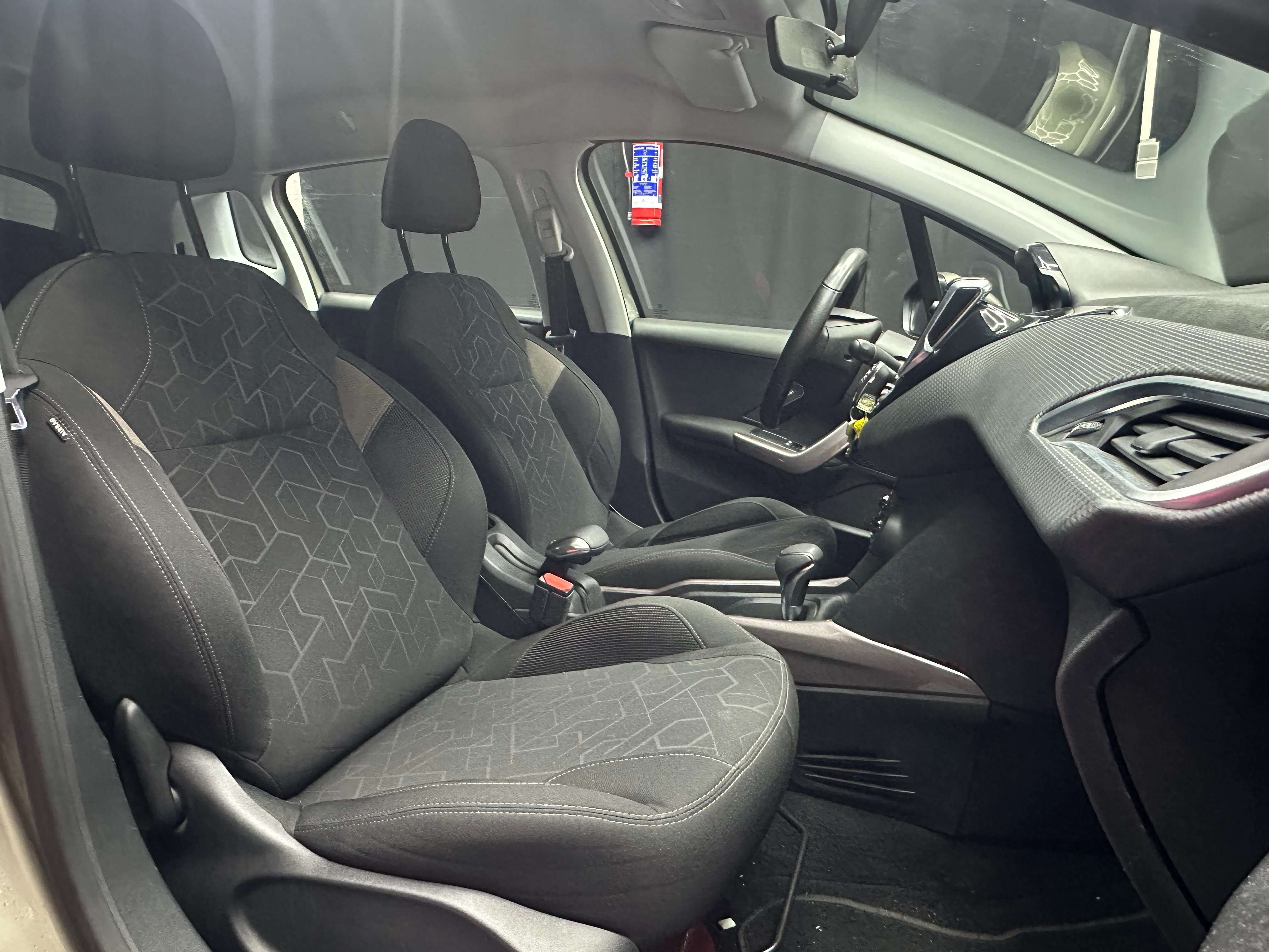Peugeot 2008 Courroie changée/entretient/ Garantie 12 Mois