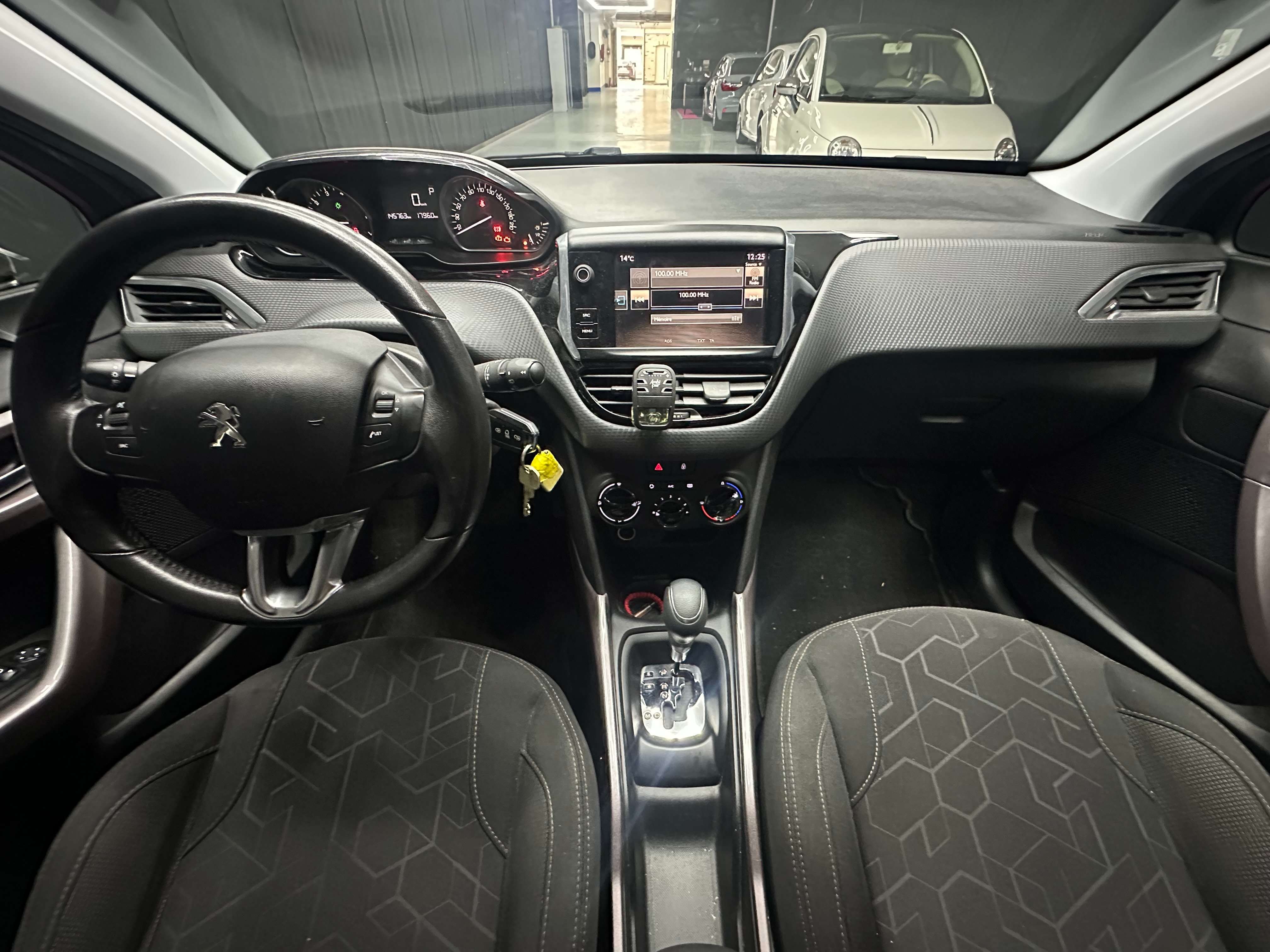Peugeot 2008 Courroie changée/entretient/ Garantie 12 Mois