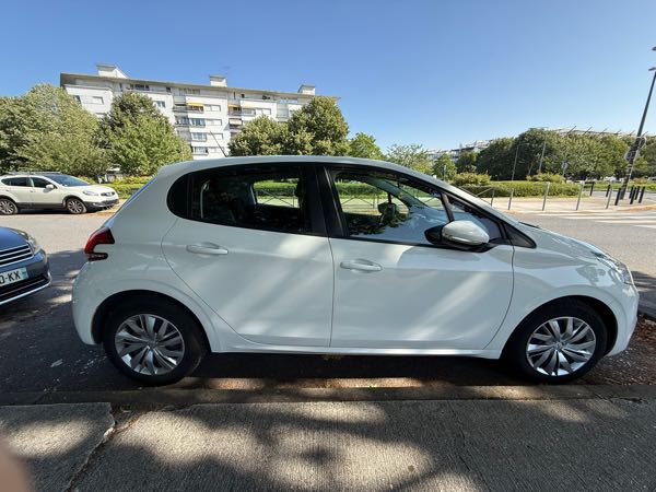 Peugeot 208 82cv, CarPlay, Courroie de Distribution neuve