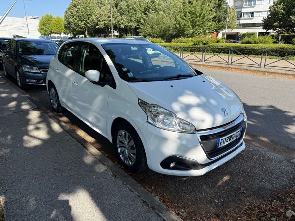 Peugeot 208 82cv, CarPlay, Courroie de Distribution neuve