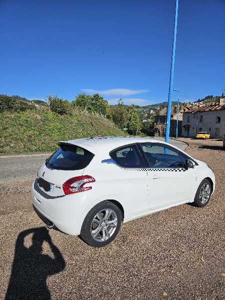 Peugeot 208 1.2 VTI 82 ALLURE 3P