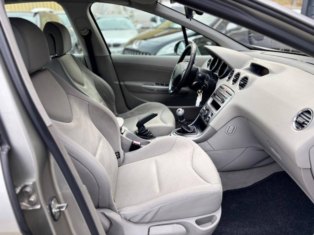 Peugeot 308 1.6 HDi90 Premium 5p