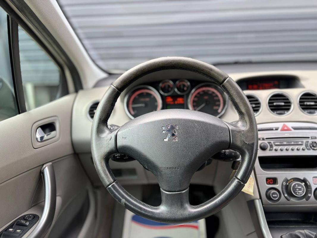 Peugeot 308 1.6 HDi90 Premium 5p