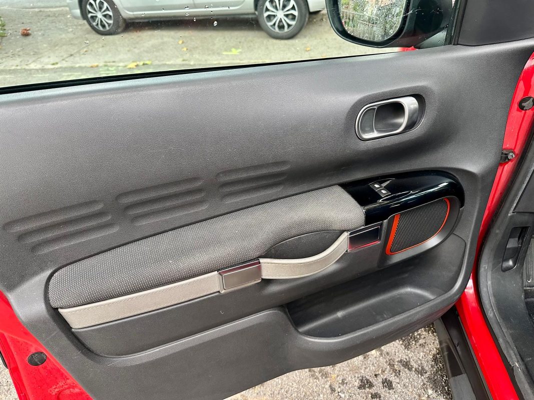 Citroen C4 1.6 BlueHDi 100 RIP CURL **1ère MAIN**