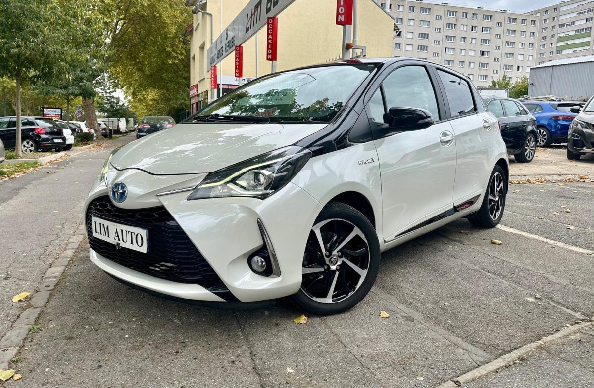 Toyota Yaris III 1.5 HYBRID 100H COLLECTION **1ère MAIN**