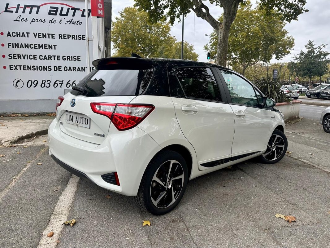 Toyota Yaris III 1.5 HYBRID 100H COLLECTION **1ère MAIN**