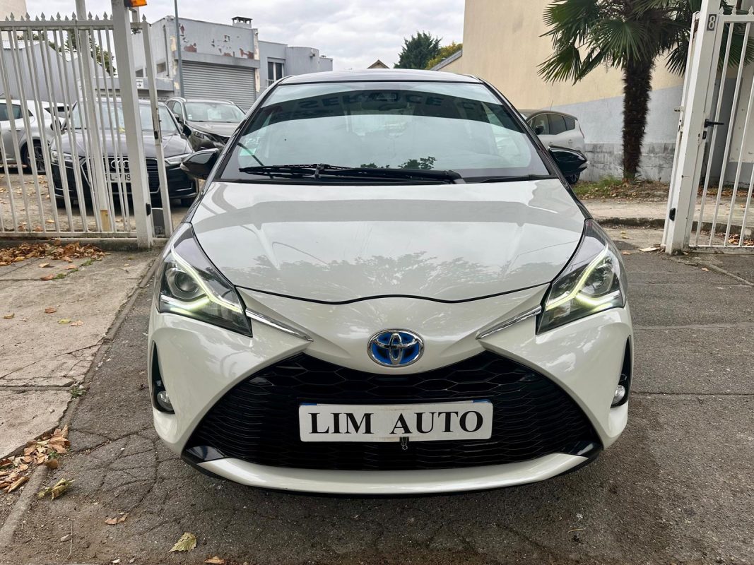 Toyota Yaris III 1.5 HYBRID 100H COLLECTION **1ère MAIN**