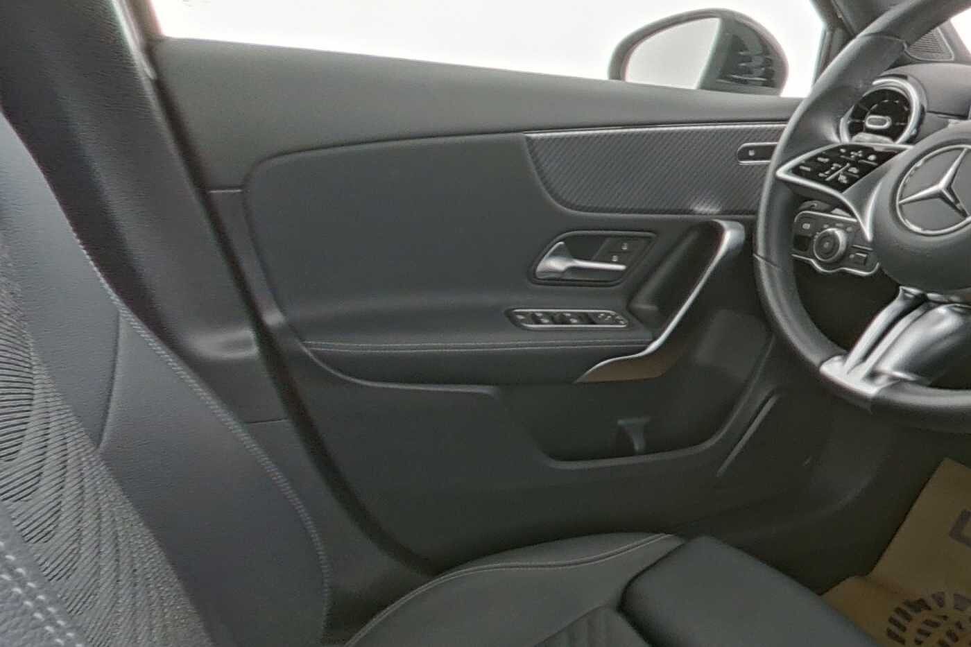 Mercedes-Benz A 180  ...