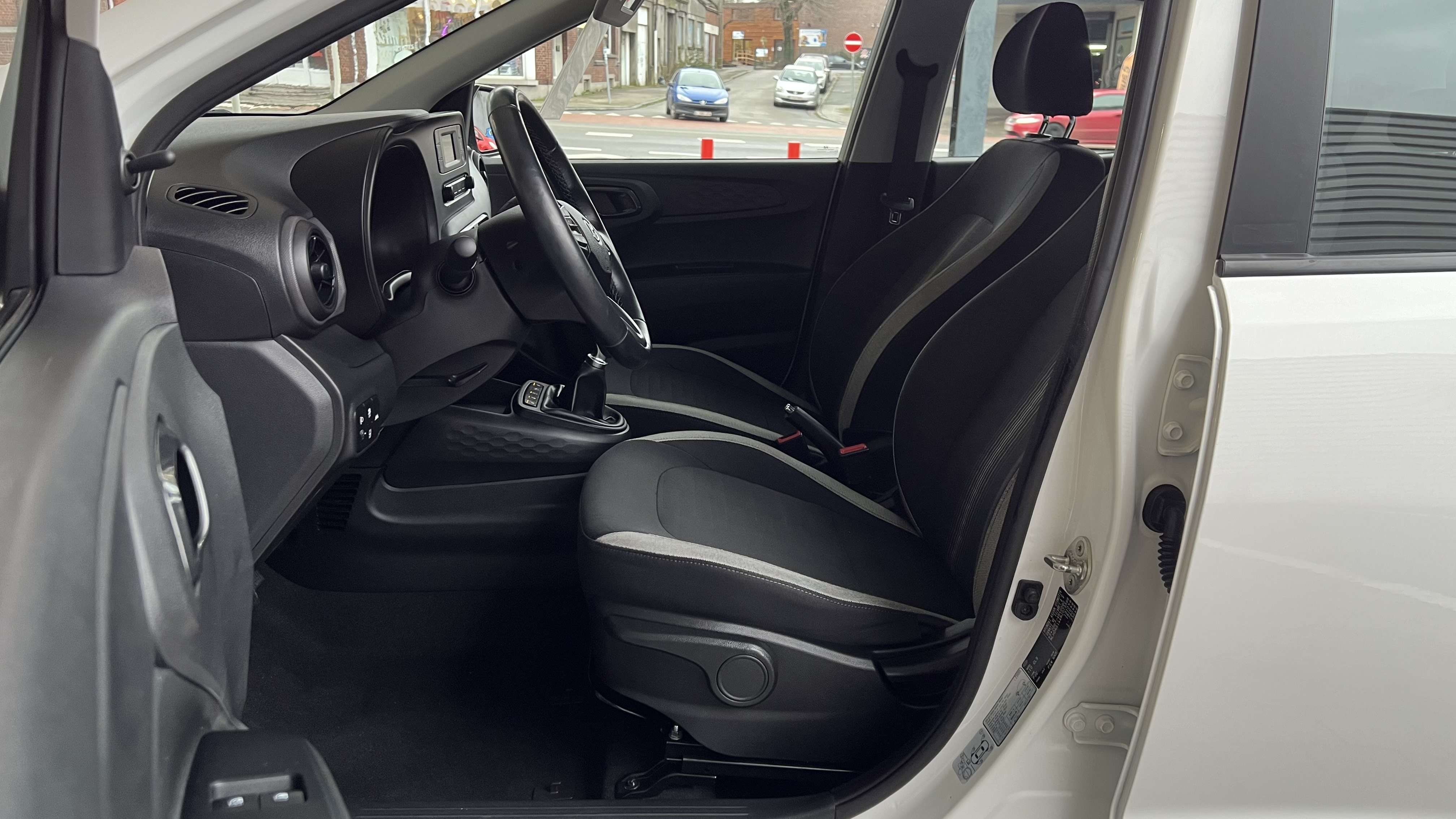 Hyundai i10 1.0i (49kw 67cv) AIRCO-PDC-FRONT ASSIST-GAR 1AN
