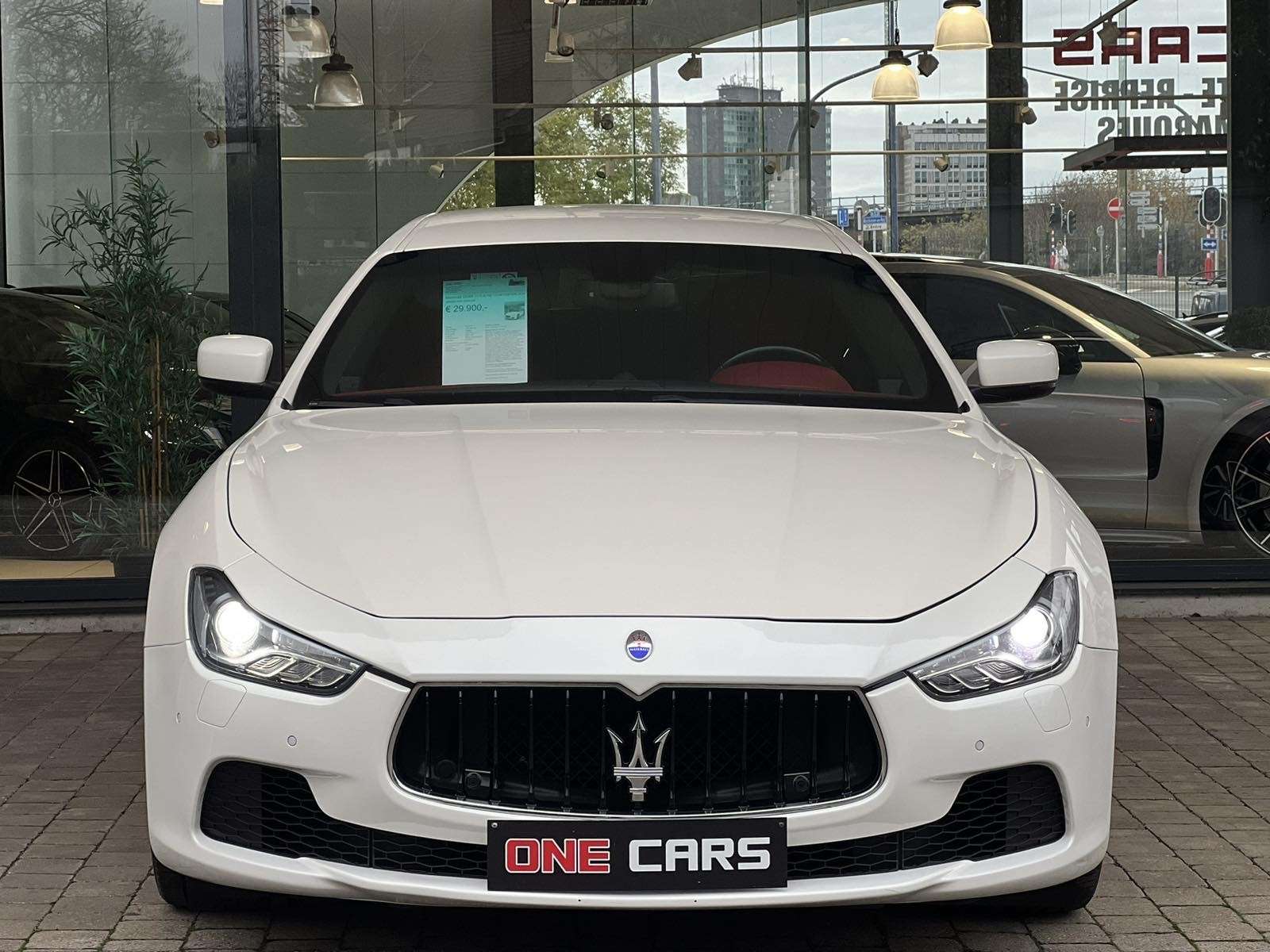 Maserati Ghibli 3.0D ( BLANC ) CLIM CUIR XEN GPS JA19 GAR 1AN..