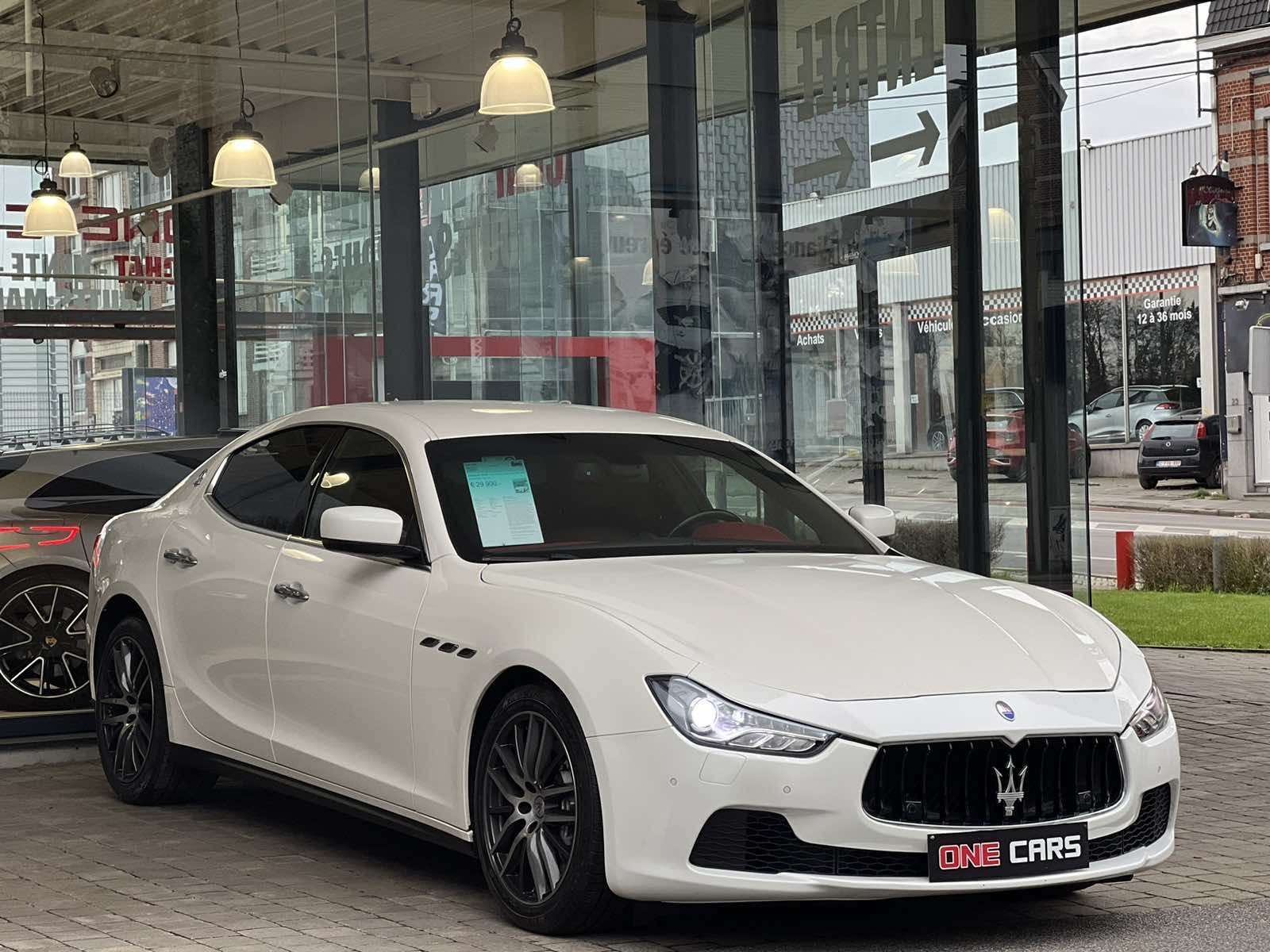 Maserati Ghibli 3.0D ( BLANC ) CLIM CUIR XEN GPS JA19 GAR 1AN..