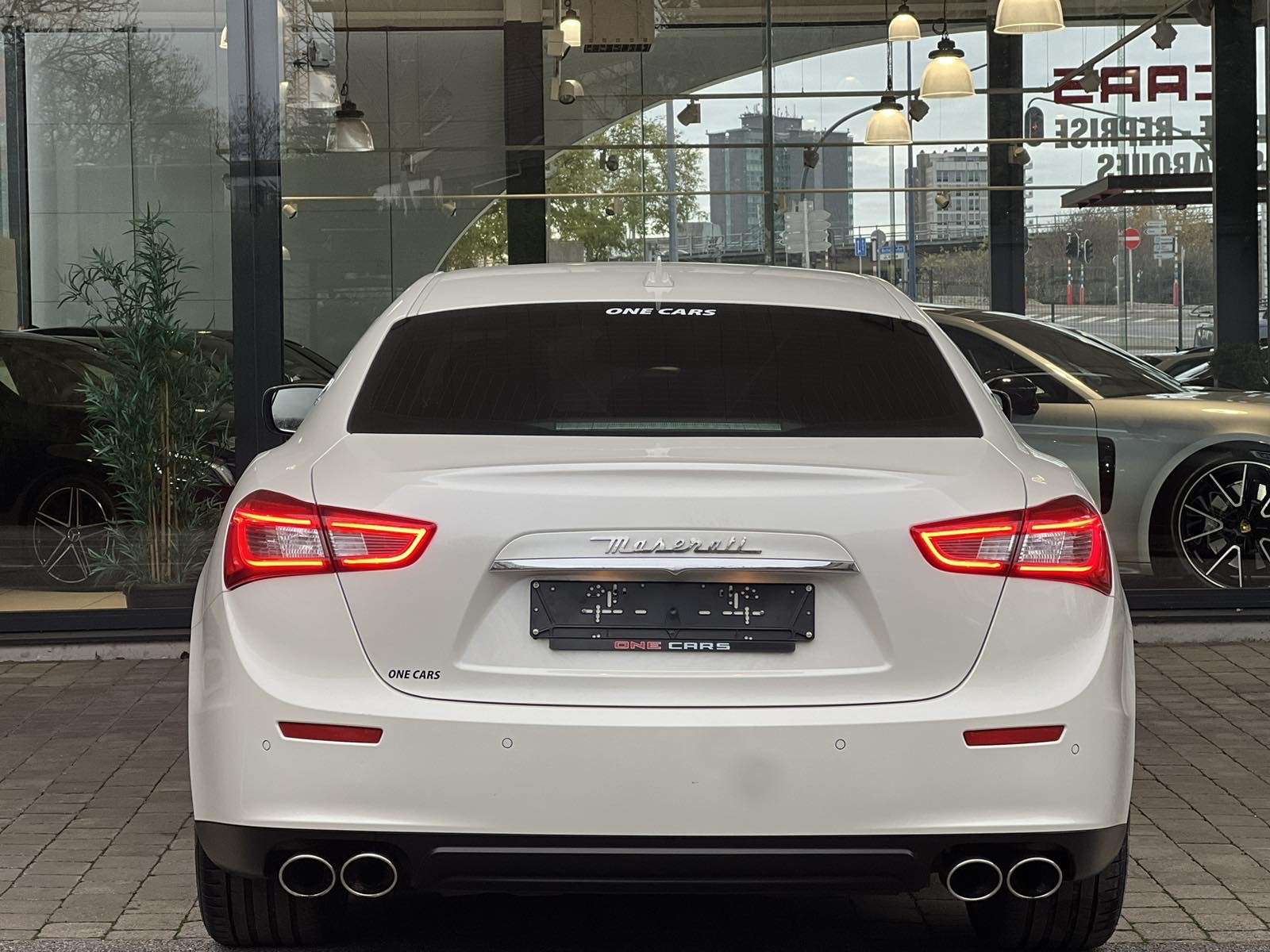 Maserati Ghibli 3.0D ( BLANC ) CLIM CUIR XEN GPS JA19 GAR 1AN..