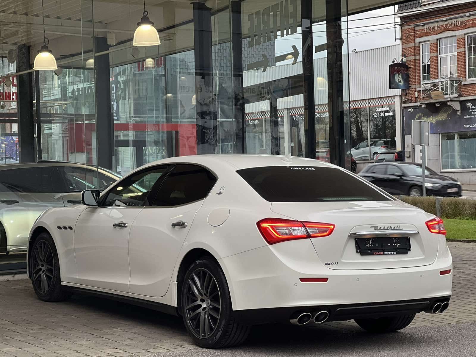 Maserati Ghibli 3.0D ( BLANC ) CLIM CUIR XEN GPS JA19 GAR 1AN..