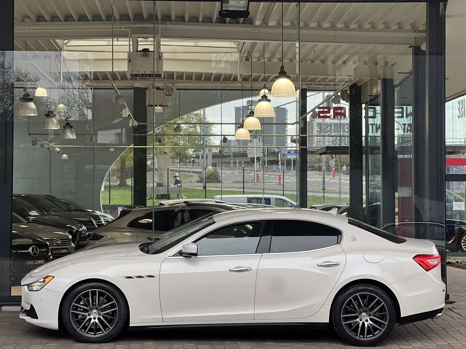 Maserati Ghibli 3.0D ( BLANC ) CLIM CUIR XEN GPS JA19 GAR 1AN..