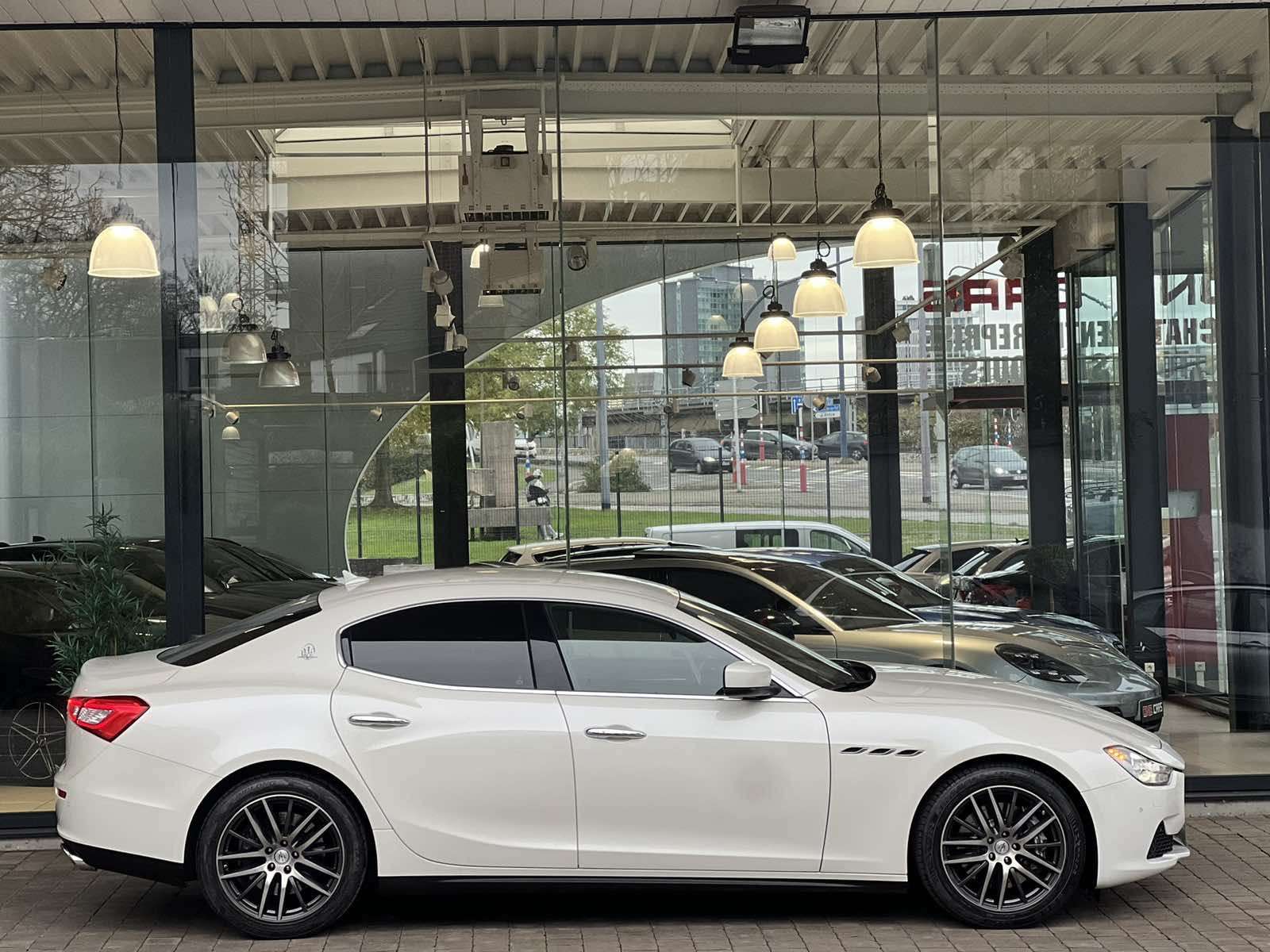 Maserati Ghibli 3.0D ( BLANC ) CLIM CUIR XEN GPS JA19 GAR 1AN..