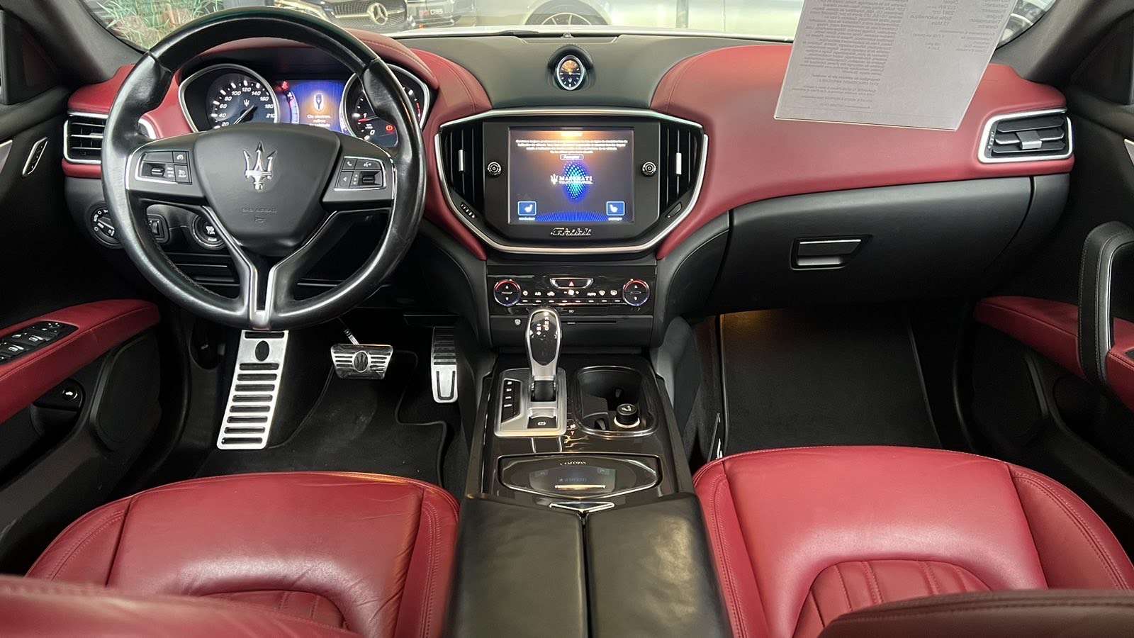 Maserati Ghibli 3.0D ( BLANC ) CLIM CUIR XEN GPS JA19 GAR 1AN..