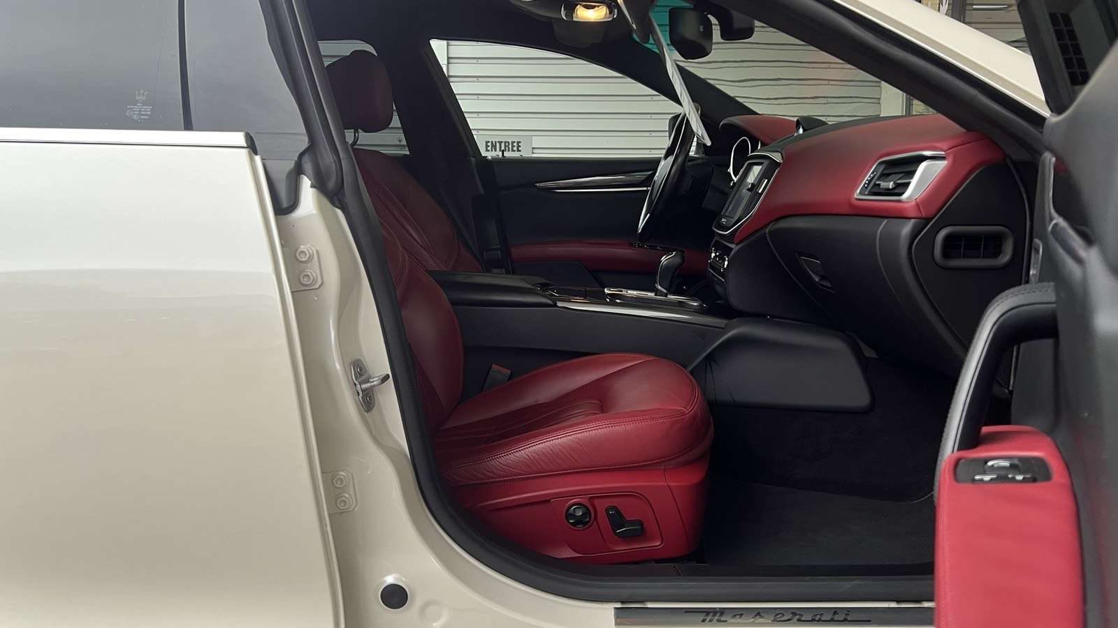 Maserati Ghibli 3.0D ( BLANC ) CLIM CUIR XEN GPS JA19 GAR 1AN..