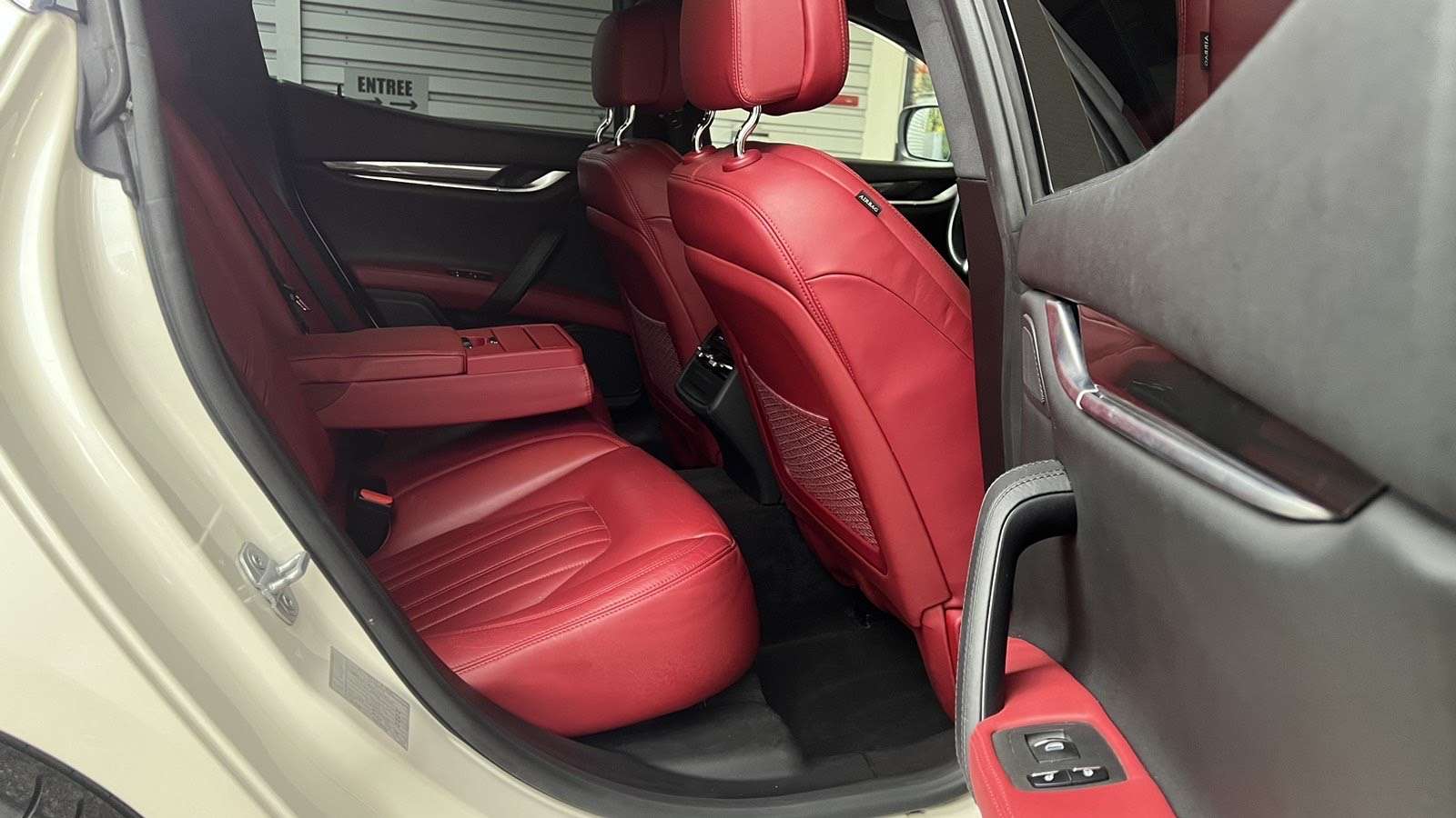 Maserati Ghibli 3.0D ( BLANC ) CLIM CUIR XEN GPS JA19 GAR 1AN..