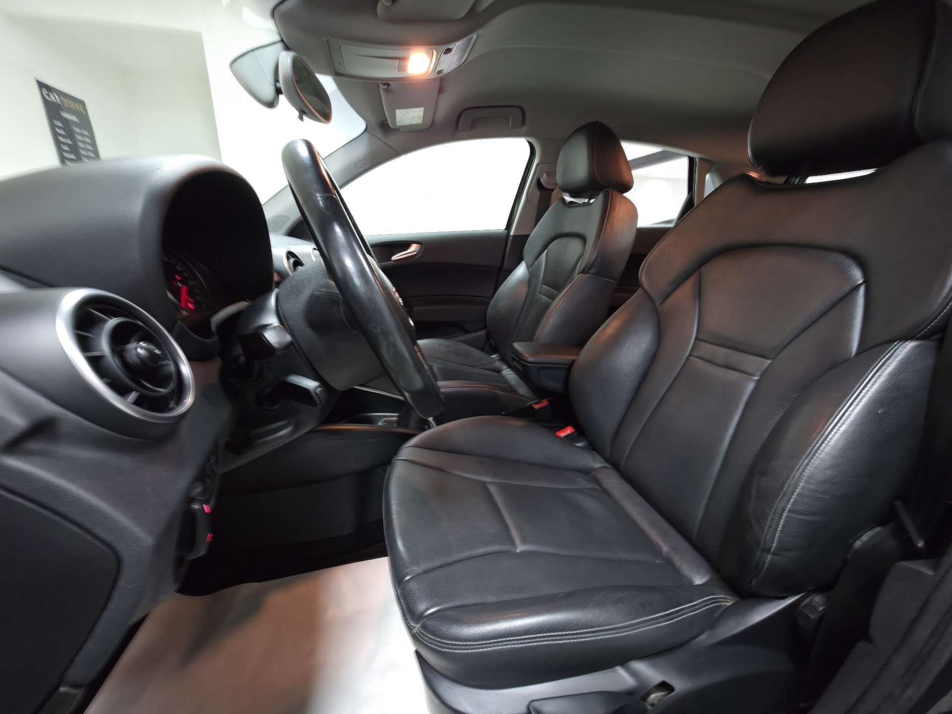 Audi A1 1.4 TDi CUIR/CAPTEUR/NAVI/CRUISE/1ER PROPRIOETAIRE