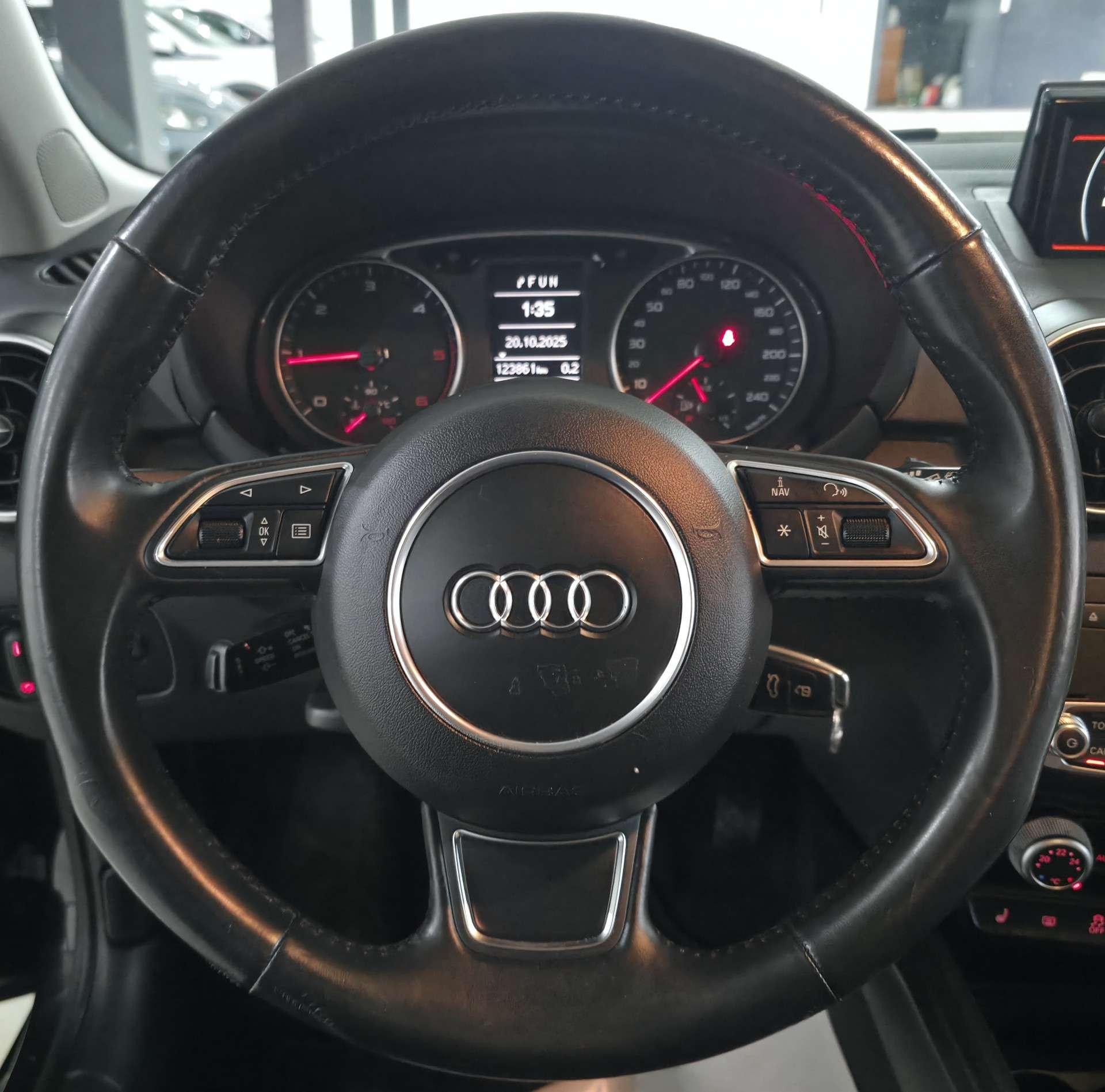 Audi A1 1.4 TDi CUIR/CAPTEUR/NAVI/CRUISE/1ER PROPRIOETAIRE
