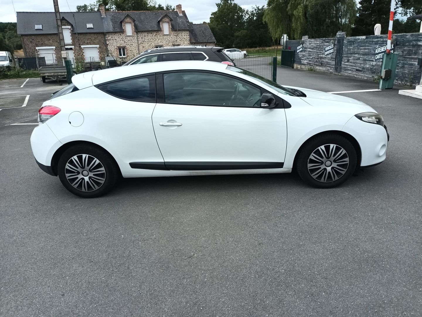 Renault MEGANE III COUPE 1.6 16V 110CH EMOTION
