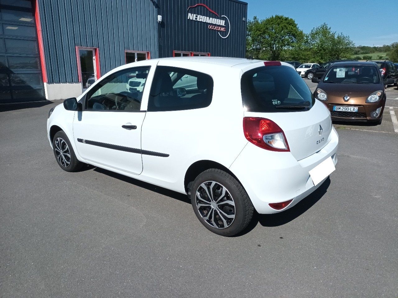 Renault CLIO III 1.2 16V 75CH EXPRESSION 3P