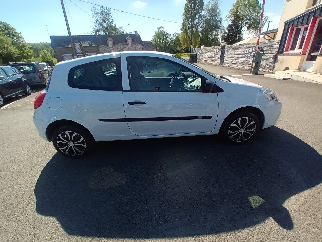 Renault CLIO III 1.2 16V 75CH EXPRESSION 3P