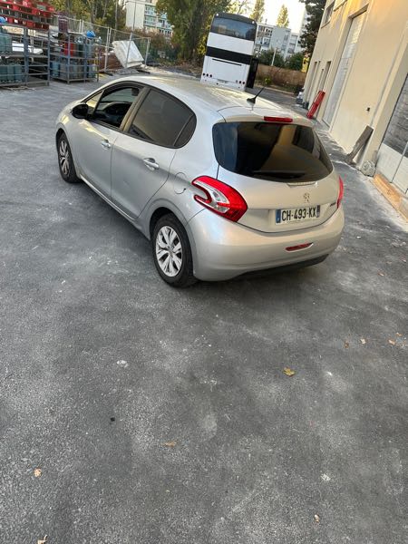 Peugeot 208 1.4 HDI FAP 68 ALLURE 5P