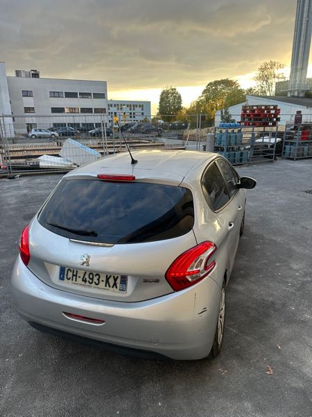 Peugeot 208 1.4 HDI FAP 68 ALLURE 5P