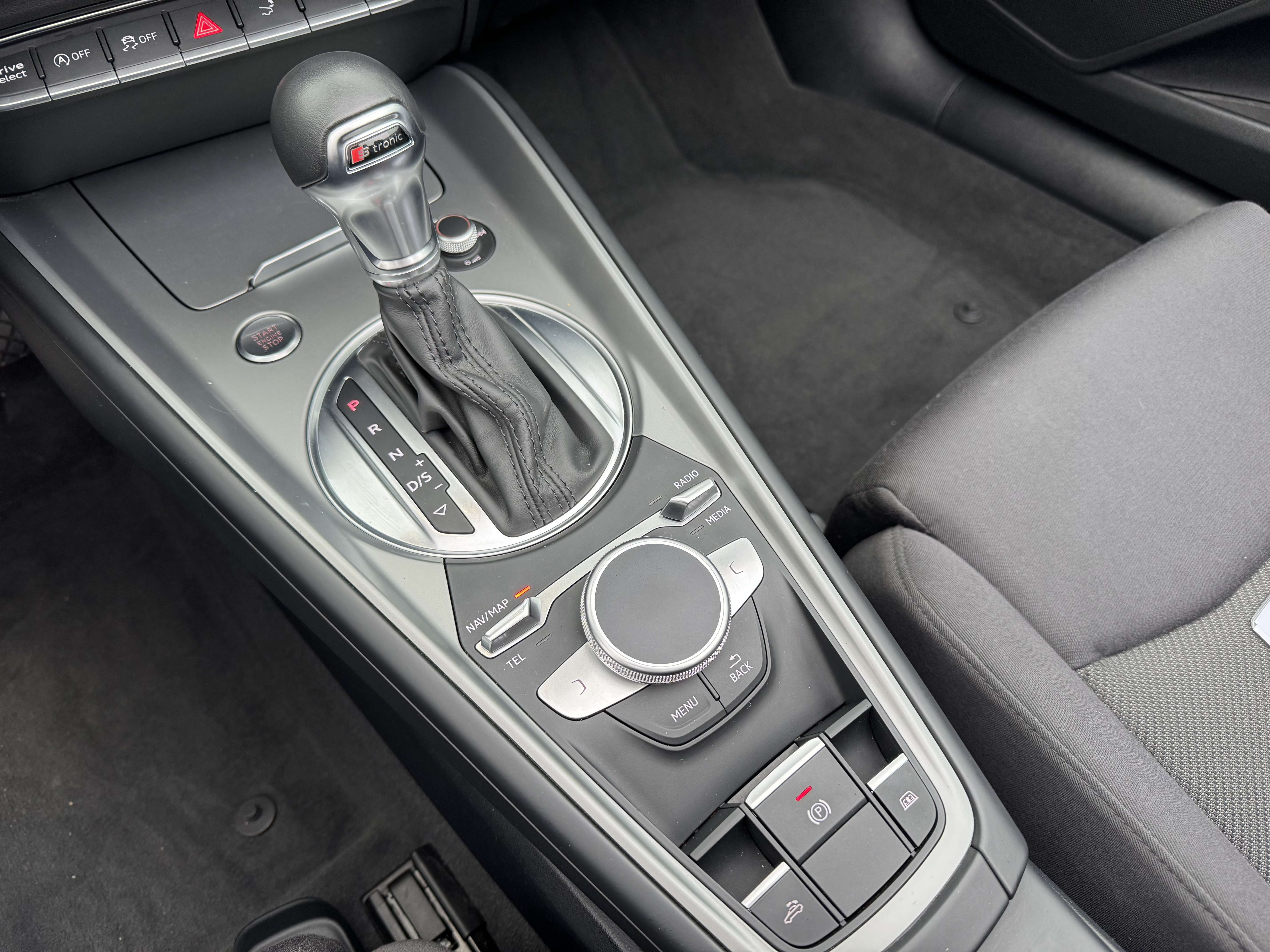 Audi TT Roadster 40 TFSI S tronic / NAV / LED / 19" / CLIM