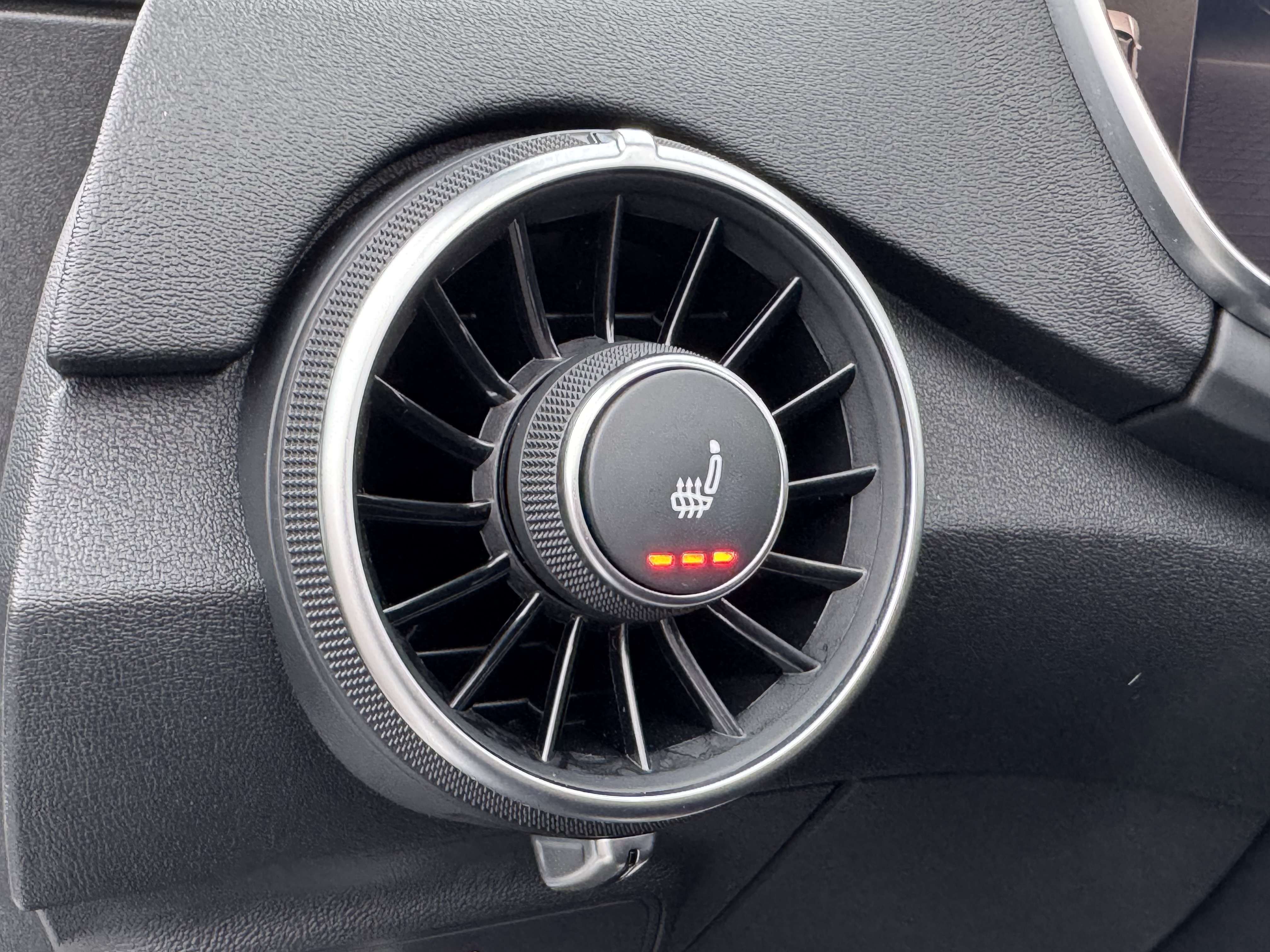 Audi TT Roadster 40 TFSI S tronic / NAV / LED / 19" / CLIM