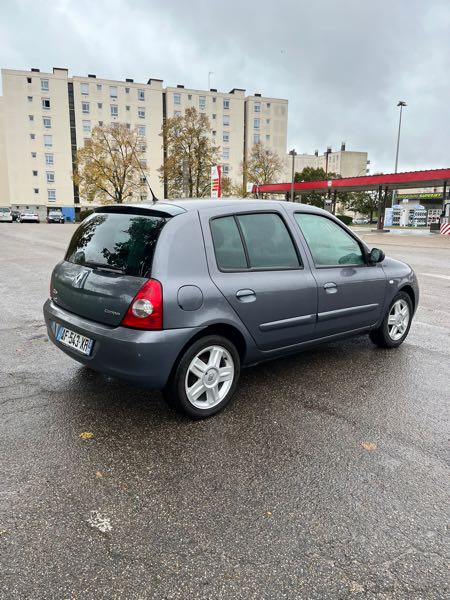 Renault Clio II (2) 1.5 DCI 80 CONFORT PACK CLIM DYNAMIQUE 5P