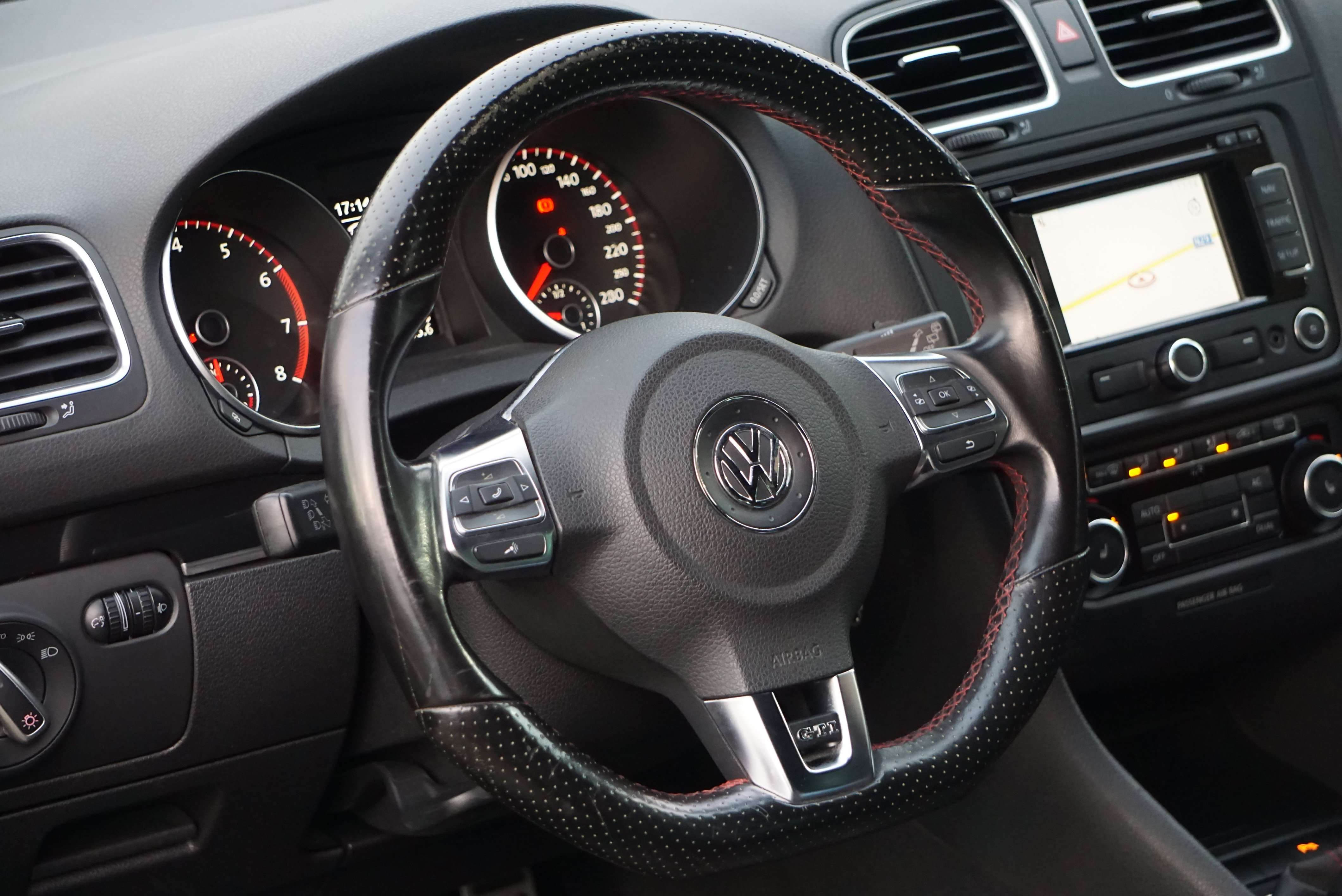 Volkswagen Golf GTI 2.0 TSI AKRAPOVIC CARNET DISTRIBUTION FAITE