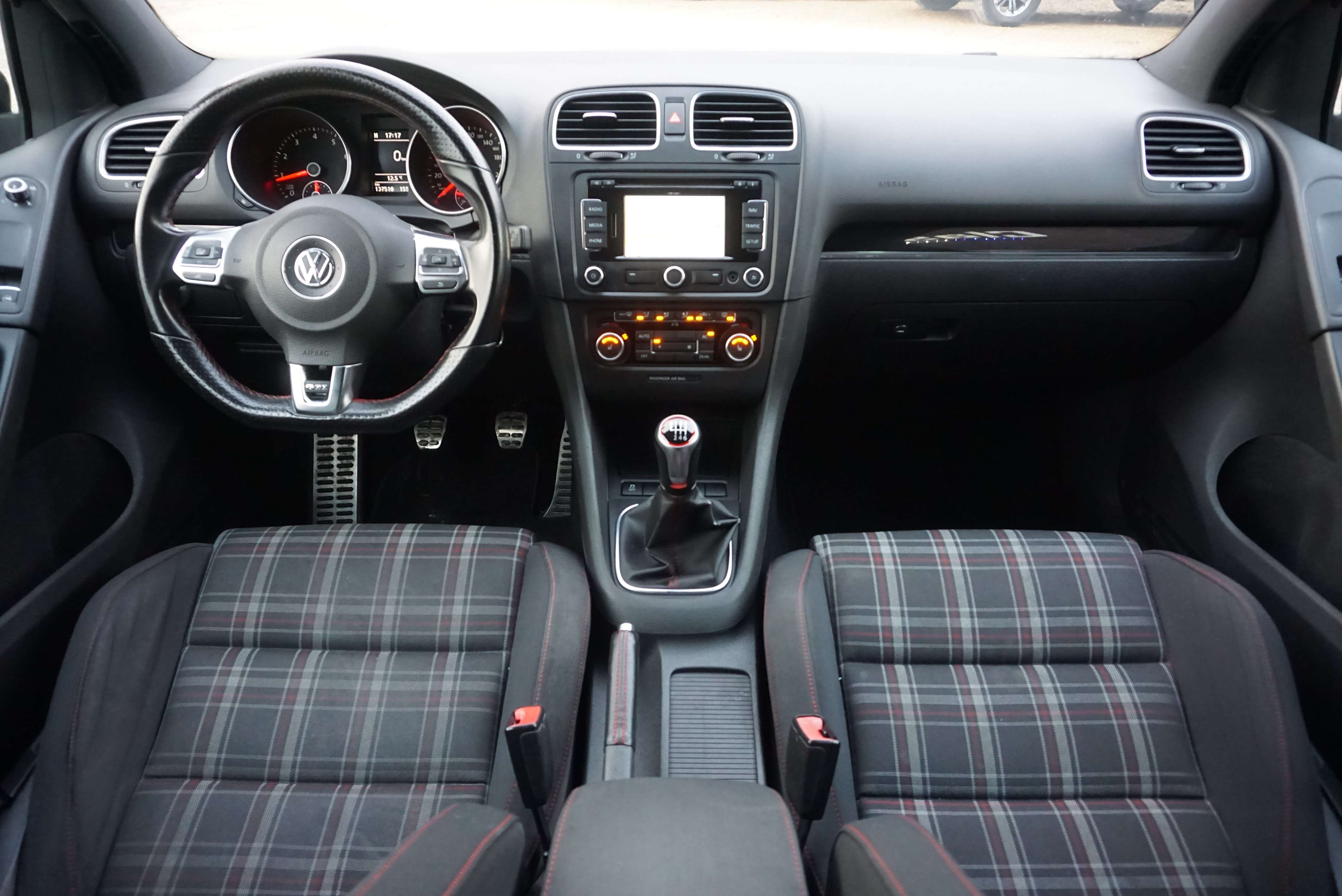 Volkswagen Golf GTI 2.0 TSI AKRAPOVIC CARNET DISTRIBUTION FAITE